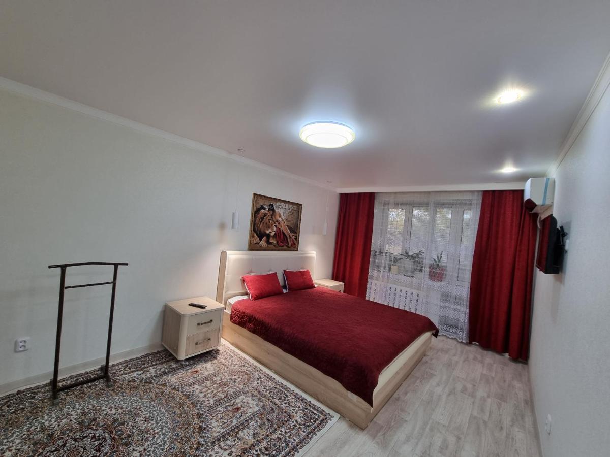 Посуточная Квартира На Мухита C Wi-Fi Uralsk Exterior photo
